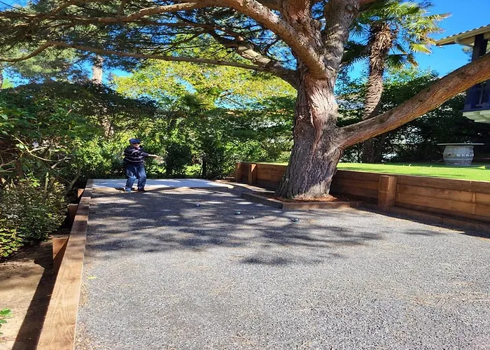 펜션 Kerjoa - Maison Familiale Avec Grand Jardin *